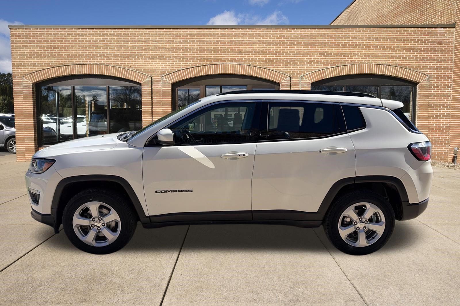 Used 2018 Jeep Compass Latitude w/ Popular Equipment Group AWD/4WD image 7