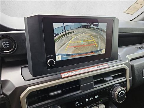 Used 2025 Toyota Tacoma SR5 AWD/4WD image 14