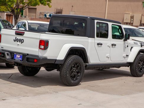 Used 2021 Jeep Gladiator Sport image 5