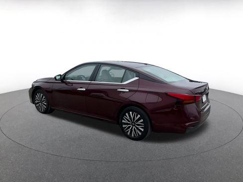 Used 2025 Nissan Altima 2.5 SV image 9