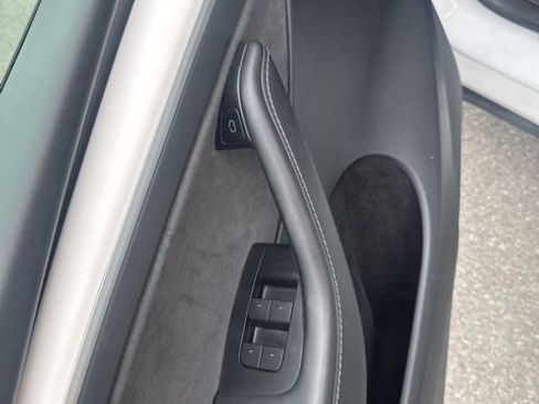 Used 2023 Tesla Model Y Long Range AWD/4WD image 16