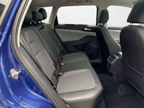 Used 2023 Volkswagen Taos SE w/ Panoramic Sunroof Package AWD/4WD image 19