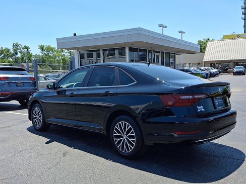 Certified 2021 Volkswagen Jetta SE w/ SE Cold Weather Package FWD image 4
