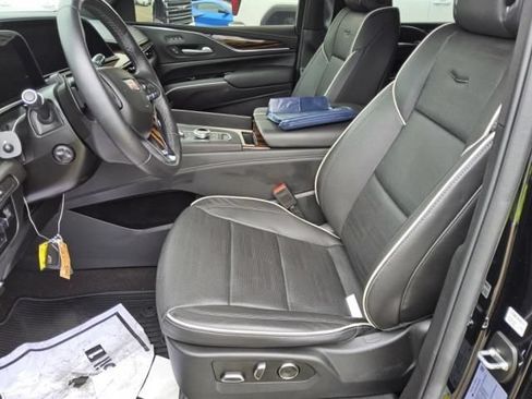 Used 2024 Cadillac Escalade Premium Luxury w/ Performance Package AWD/4WD image 4