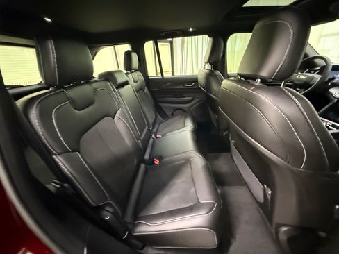 Used 2024 Jeep Grand Cherokee Altitude AWD/4WD image 21