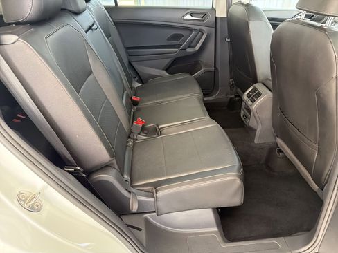 Used 2019 Volkswagen Tiguan SE w/ Panoramic Sunroof Package image 28