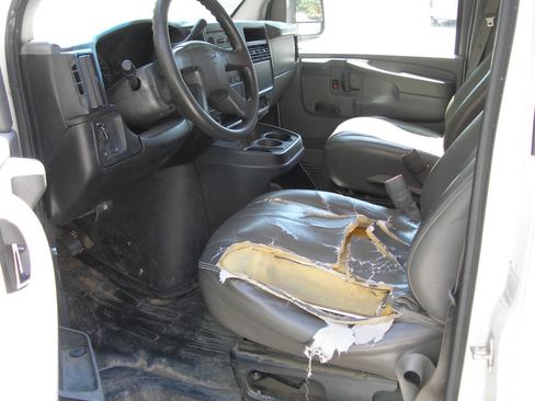 Used 2007 Chevrolet Express 2500 image 6
