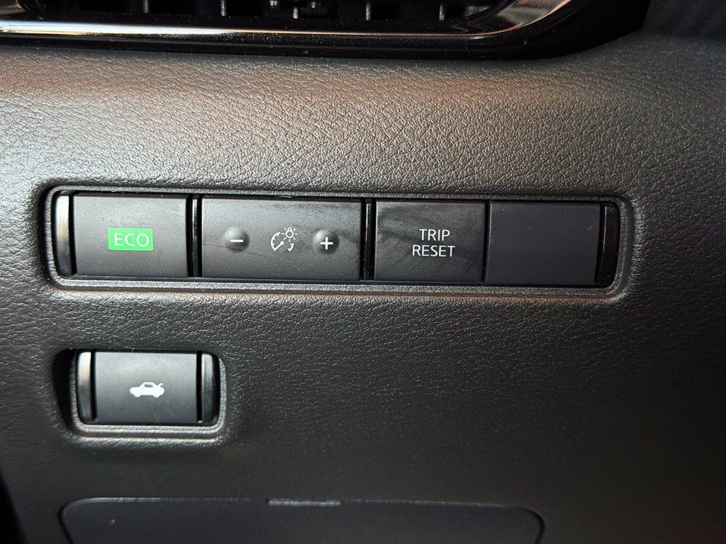 Used 2022 Nissan Sentra SV FWD image 27