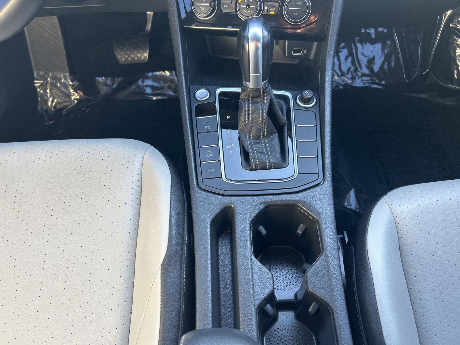 Used 2019 Volkswagen Jetta R-Line w/ R-Line Cold Weather Package FWD image 21