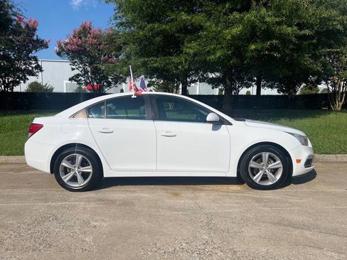 Used 2016 Chevrolet Cruze LT image 2