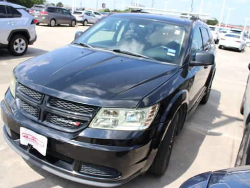 Used 2018 Dodge Journey SE w/ Popular Equipment Group FWD image 4