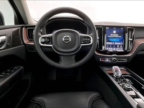 Certified 2024 Volvo XC60 B5 Ultimate w/ Protection Package Premier AWD/4WD image 6