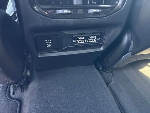 Used 2024 Jeep Grand Cherokee Altitude AWD/4WD image 12