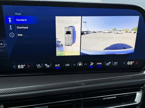 Used 2025 Chevrolet Traverse High Country image 30