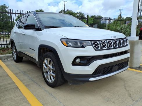 Used 2025 Jeep Compass Limited AWD/4WD image 3