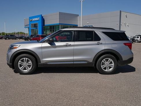 Used 2020 Ford Explorer XLT w/ Equipment Group 202A AWD/4WD image 10