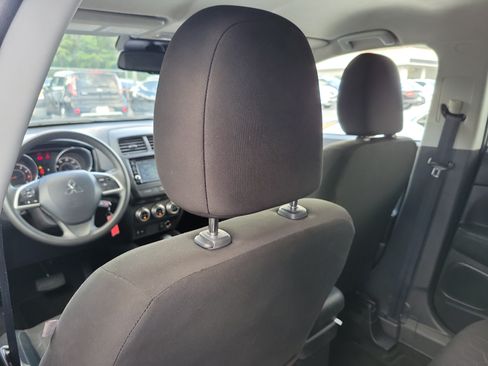 Used 2025 Mitsubishi Outlander Sport AWD image 11