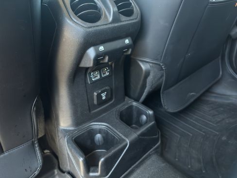 Used 2020 Jeep Wrangler Unlimited Sahara AWD/4WD image 11