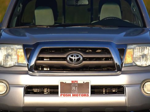 Used 2010 Toyota Tacoma PreRunner image 3