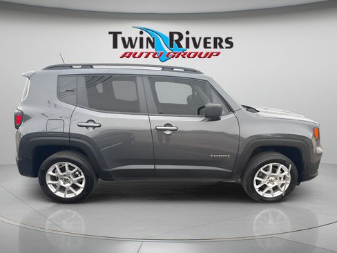 Certified 2023 Jeep Renegade Latitude w/ Premium Group AWD/4WD image 4