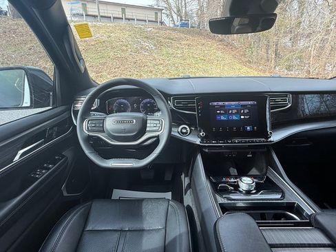 Used 2023 Jeep Wagoneer Series II image 10