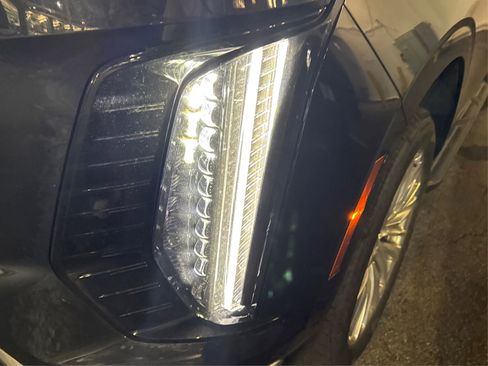 Used 2025 Cadillac Escalade Premium Luxury image 15