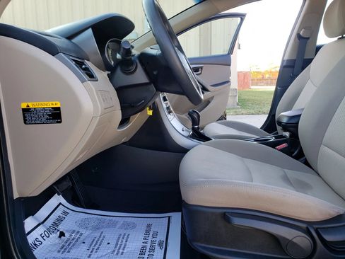 Used 2014 Hyundai Elantra SE w/ Option Group 02 FWD image 11