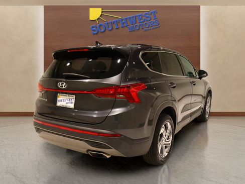 Used 2021 Hyundai Santa Fe SE image 4