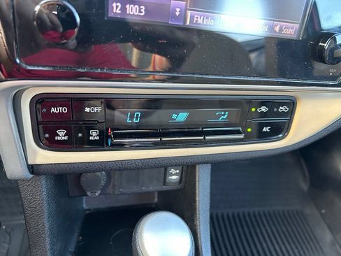 Used 2019 Toyota Corolla LE FWD image 27