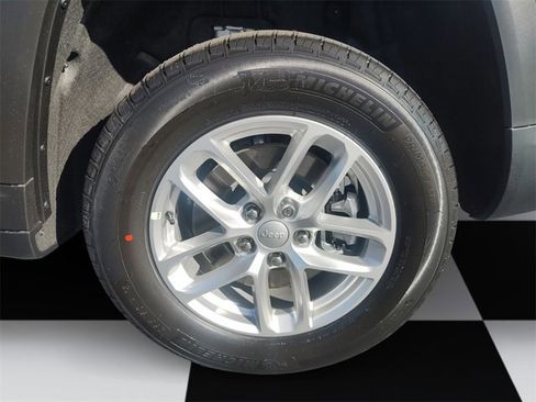 New 2025 Jeep Grand Cherokee L Laredo image 14