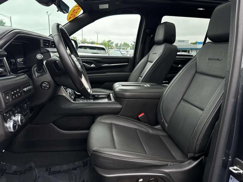 Used 2022 GMC Yukon Denali w/ Denali Premium Package AWD/4WD image 9