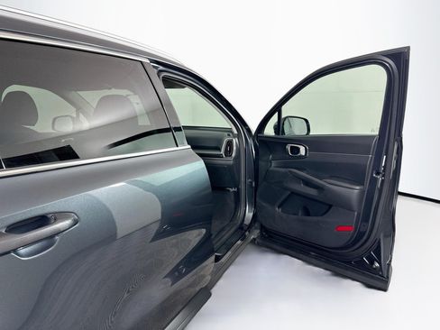 Used 2024 Kia Sorento S FWD image 32