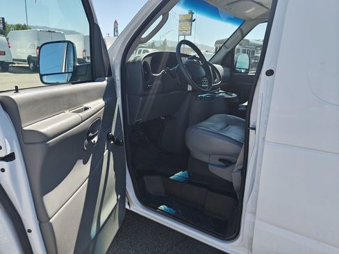 Used 2004 Ford E-250 and Econoline 250 RWD image 10