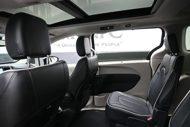 Used 2024 Chrysler Pacifica Limited AWD/4WD image 25