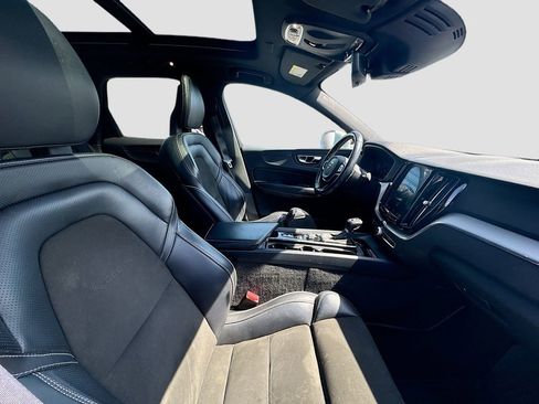 Used 2018 Volvo XC60 T5 R-Design w/ Convenience Package image 26