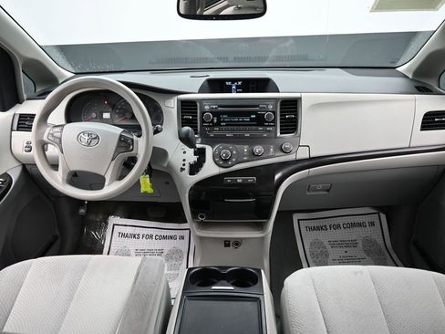 Used 2012 Toyota Sienna LE w/ Towing Pkg FWD image 15