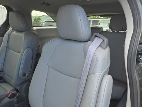Certified 2021 Toyota Sienna XLE AWD/4WD image 21