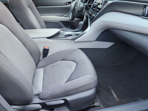 Used 2022 Toyota Camry LE image 17