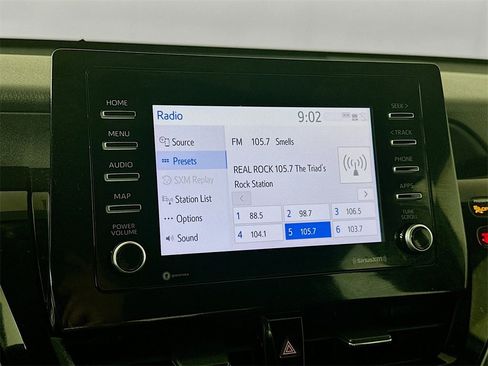 Used 2022 Toyota Camry SE image 17