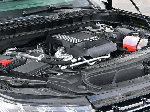 Used 2024 Chevrolet Suburban Premier w/ Premium Package 2 image 8