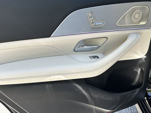 Used 2025 Mercedes-Benz GLS 450 4MATIC image 26