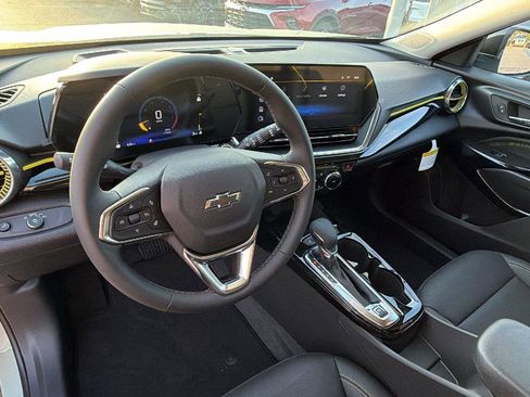 New 2026 Chevrolet Trax ACTIV w/ Sunroof Package FWD image 4