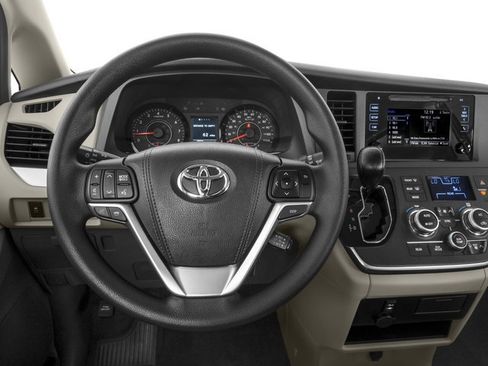 Used 2017 Toyota Sienna L FWD image 7