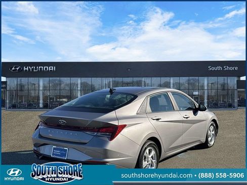 Certified 2021 Hyundai Elantra SE image 5