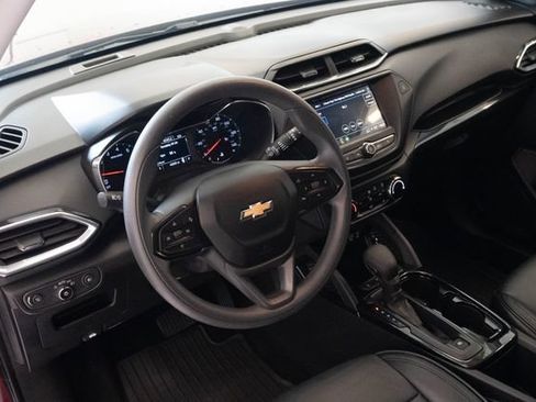Used 2023 Chevrolet TrailBlazer LT FWD image 3