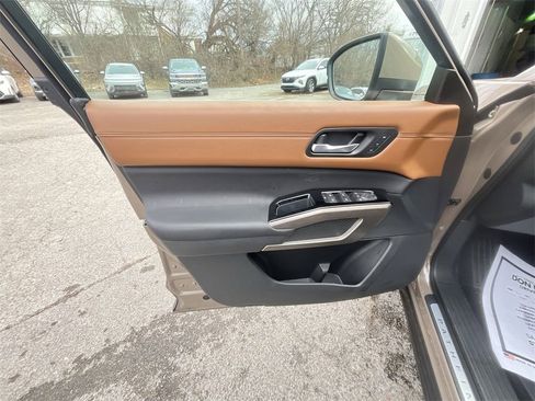 Used 2024 Nissan Pathfinder Platinum w/ Cargo Package image 13