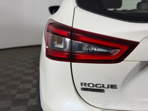 Used 2021 Nissan Rogue Sport SV image 9