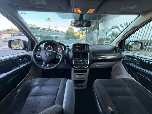 Used 2019 Dodge Grand Caravan SE image 18