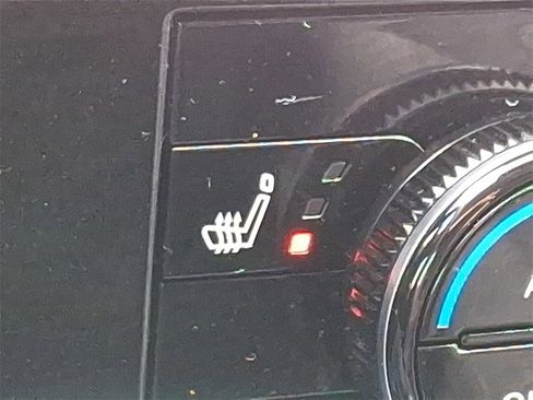 Used 2022 Nissan Pathfinder SV image 11