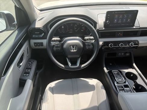 Used 2025 Honda Pilot Touring image 26